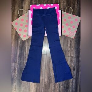 NWT VS PINK Size MEDIUM Seamless Cable Knit Flare Legging.